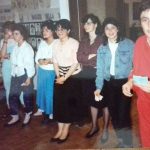 Questo è il 12 giugno dell'89: festa di fine anno. Alla mia destra la prof Elisabetta, sullo sfondo si intravede Adri